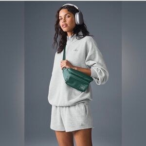 ALO Yoga EXPLORER FANNY PACK OS in WINTER IVY